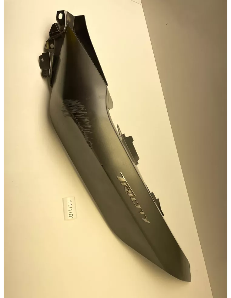 Flanc de selle gauche origine YAMAHA 300 TRICITY 2020 - 2025