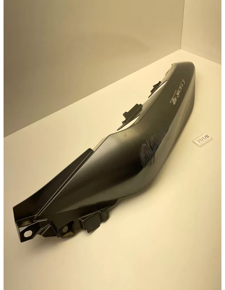 Flanc de selle gauche origine YAMAHA 300 TRICITY 2020 - 2025