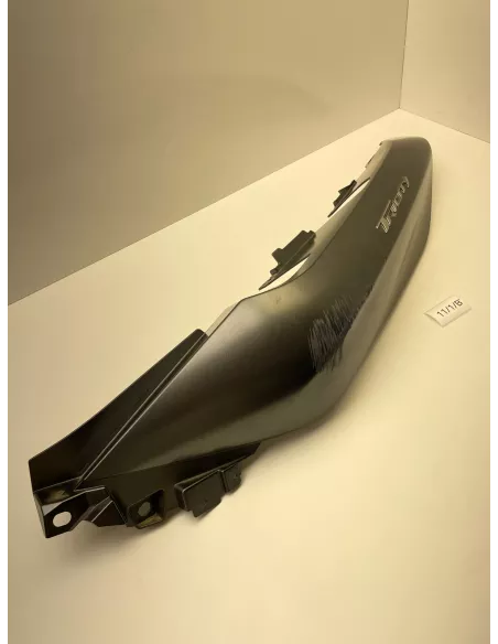 Flanc de selle gauche origine YAMAHA 300 TRICITY 2020 - 2025