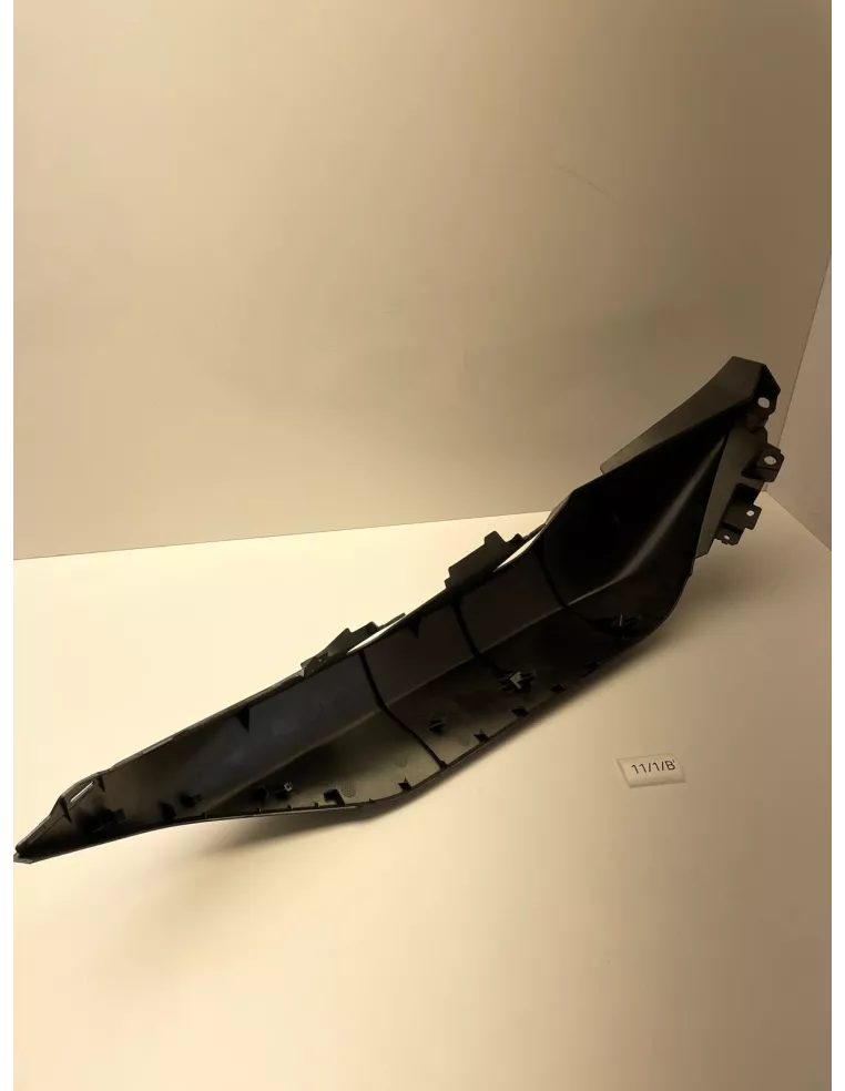 Flanc de selle gauche origine YAMAHA 300 TRICITY 2020 - 2025
