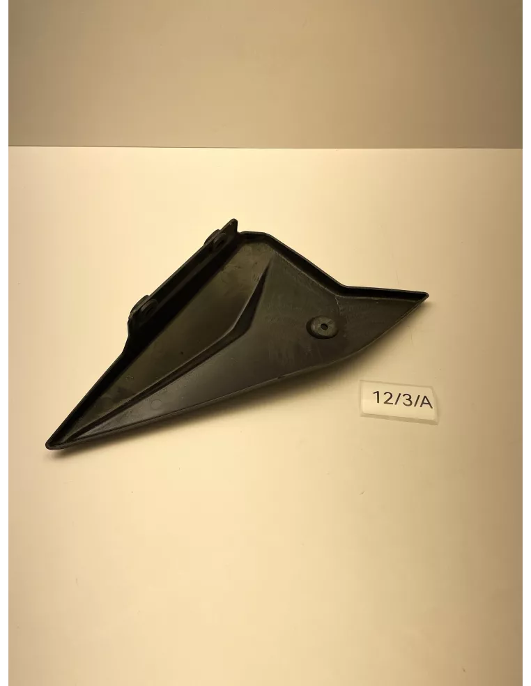 Cache carbone sous selle côté droit YAMAHA MT 09 2014 - 2020