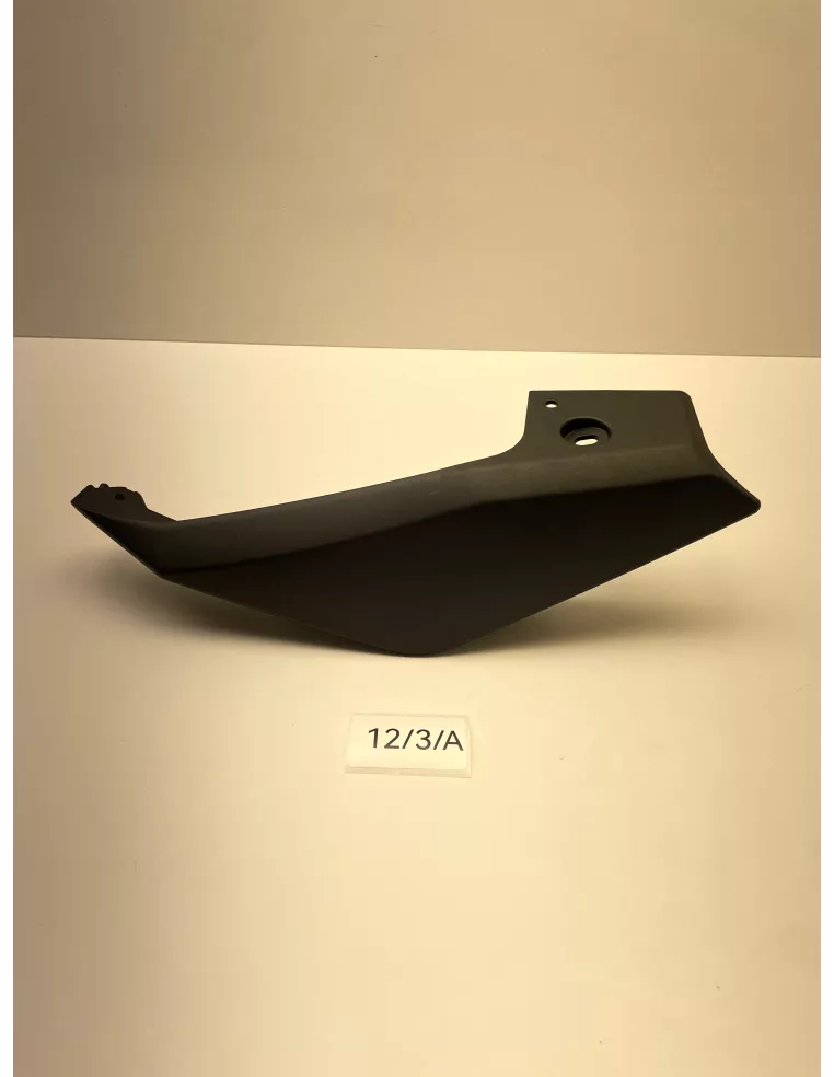 Flanc de selle gauche origine YAMAHA MT 09 2014 - 2016