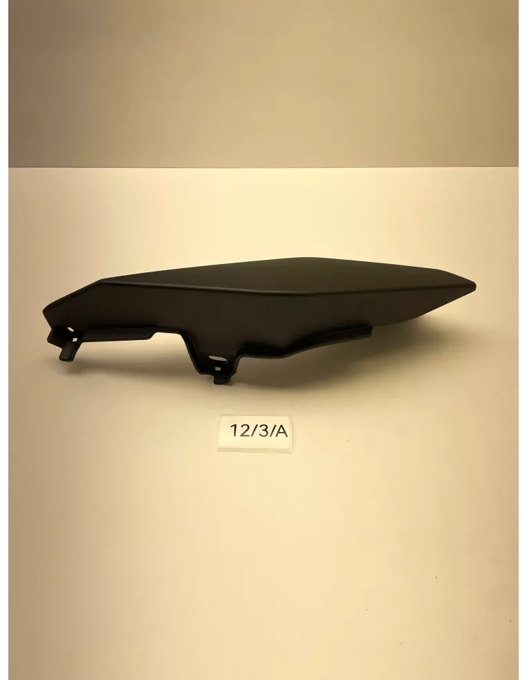 Flanc de selle gauche origine YAMAHA MT 09 2014 - 2016