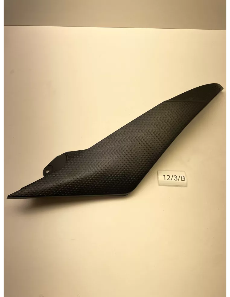Flanc de selle droit origine YAMAHA MT 09 2014 - 2016