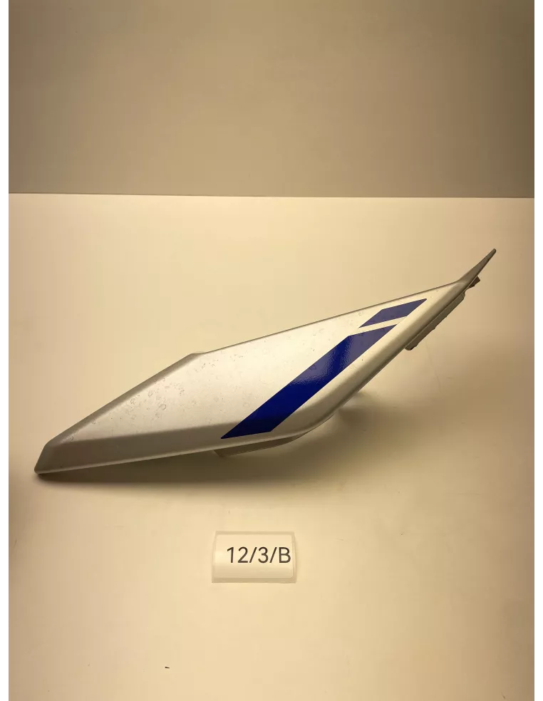 Flanc de selle droit origine YAMAHA MT 09 2017 - 2020