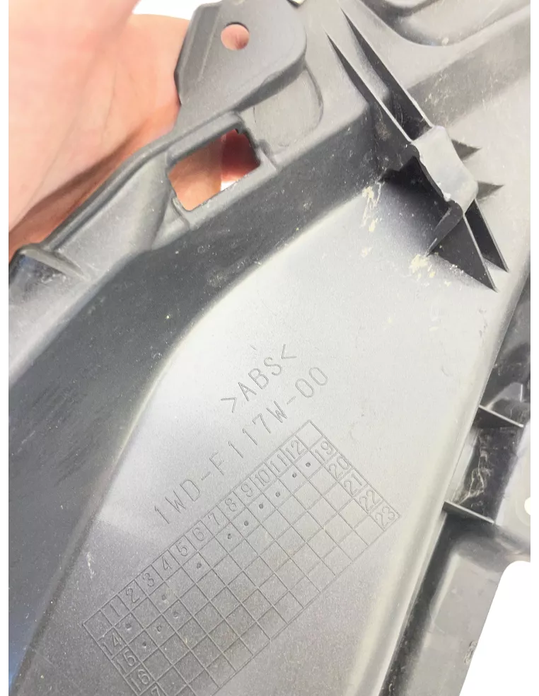 Cache latéral droit origine  YAMAHA R3 2015 - 2018