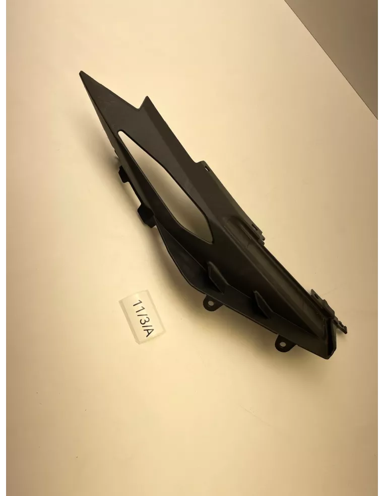 Cache carénage arrière gauche origine YAMAHA MT 09 2017 - 2020