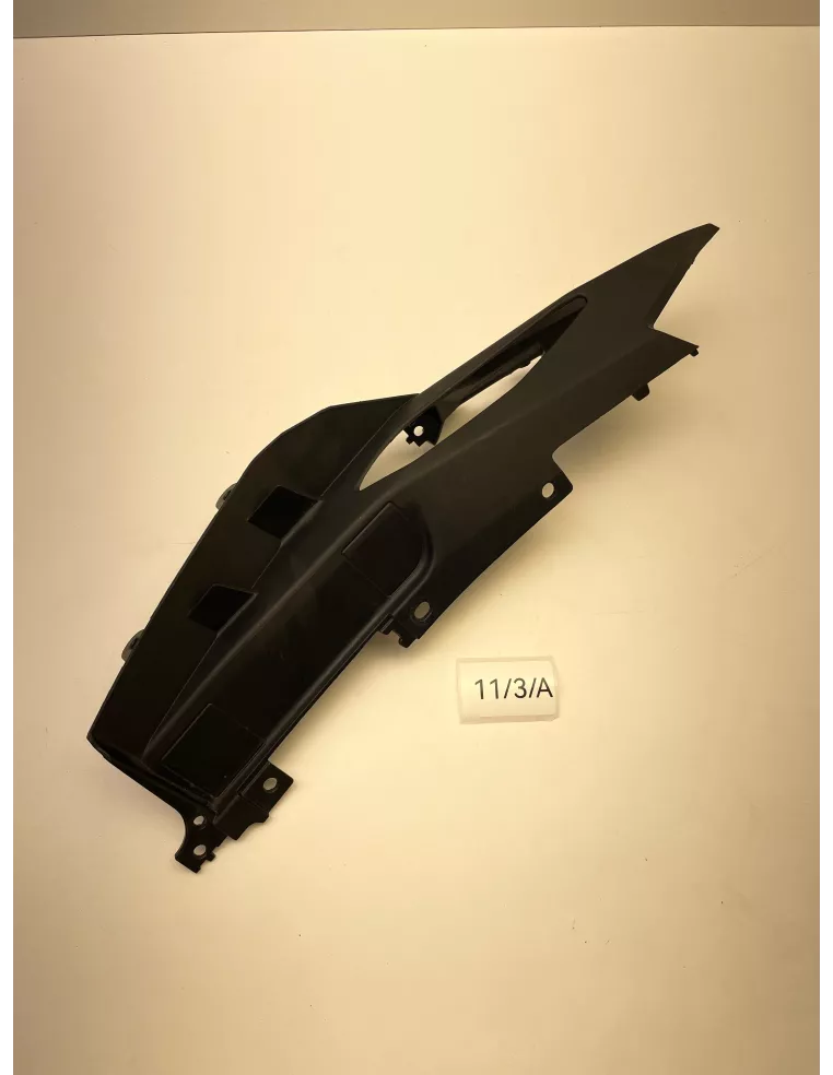 Cache carénage arrière gauche origine YAMAHA MT 09 2017 - 2020