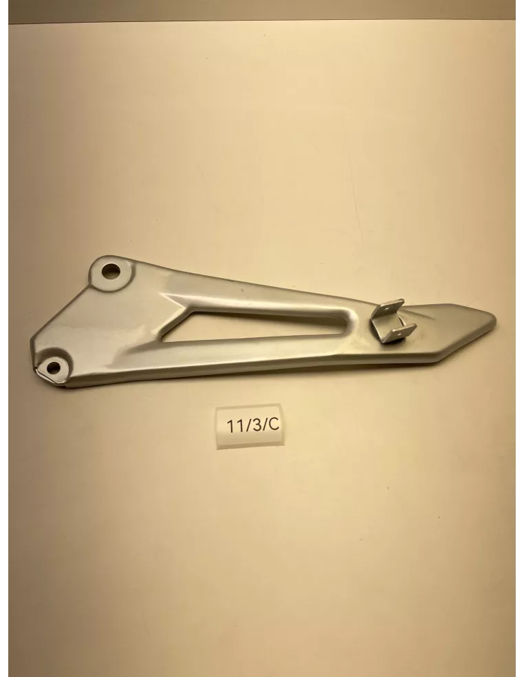 Platine de repose pieds arrière gauche origine YAMAHA YBR 125  2005 - 2021