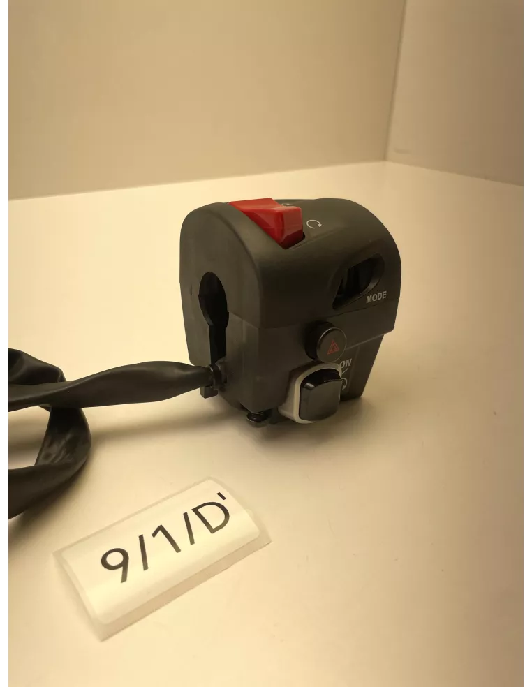 Commodo droit origine YAMAHA TMAX 530 2017 - 2019 - occasion (photo 2)