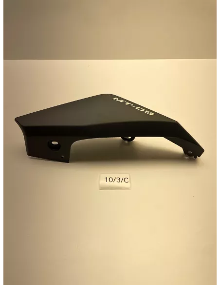 Flanc de selle gauche origine YAMAHA MT 09 / MT-09 2014 - 2016 - occasion