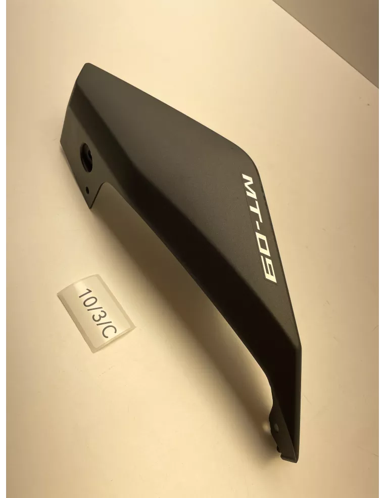 Flanc de selle gauche origine YAMAHA MT 09 / MT-09 2014 - 2016 - occasion (photo 2)