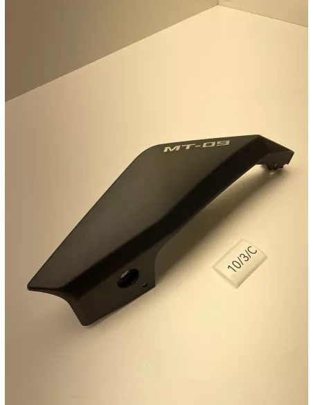 Flanc de selle gauche origine YAMAHA MT 09 / MT-09 2014 - 2016 - occasion (photo 3)