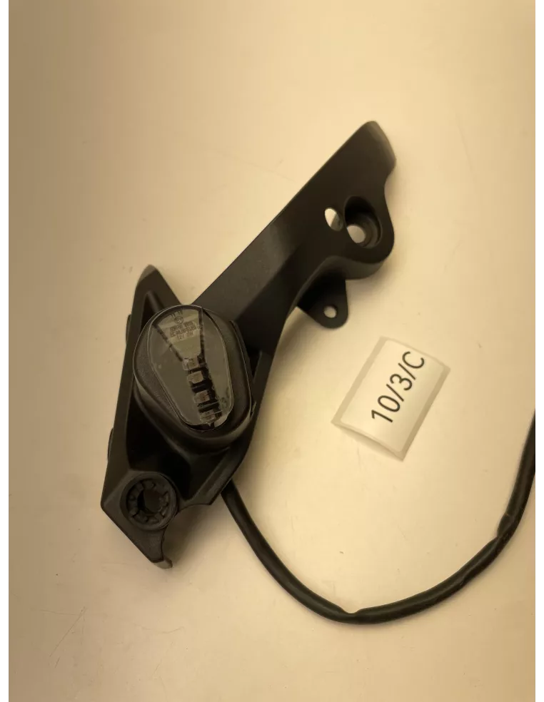 Support de phare droit origine (avec clignotant) YAMAHA MT 09 2014 - 2016 - occasion (photo 2)