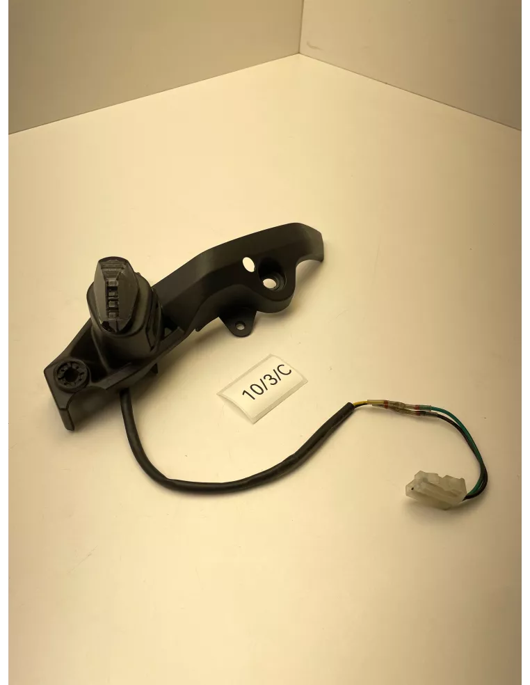 Support de phare droit origine (avec clignotant) YAMAHA MT 09 2014 - 2016 - occasion (photo 4)