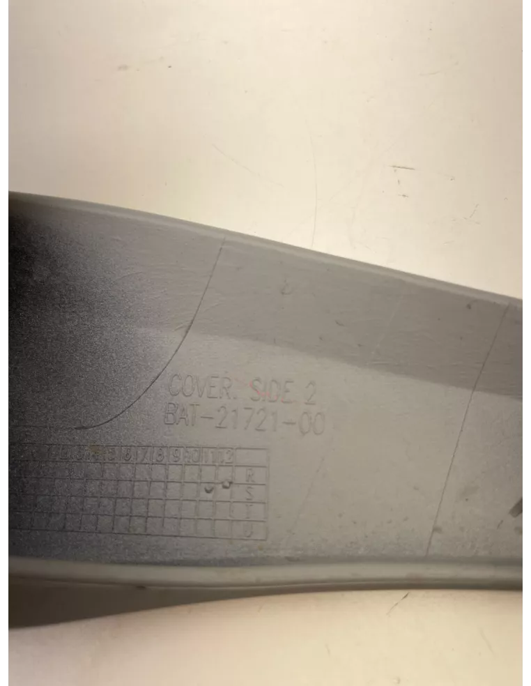 Flanc de selle droit origine YAMAHA MT 07 2018 - 2020 - occasion (photo 5)