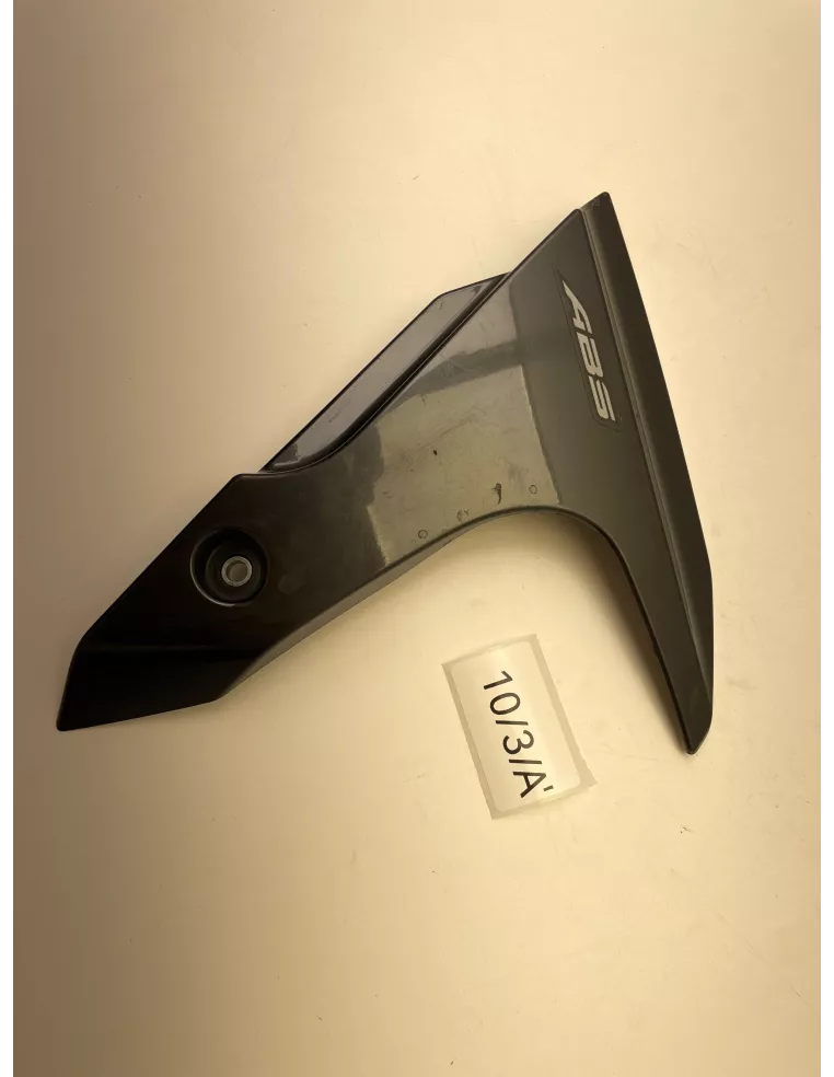 Couvre garde boue droit noir YAMAHA MT 07 2014 - 2017 - occasion (photo 3)