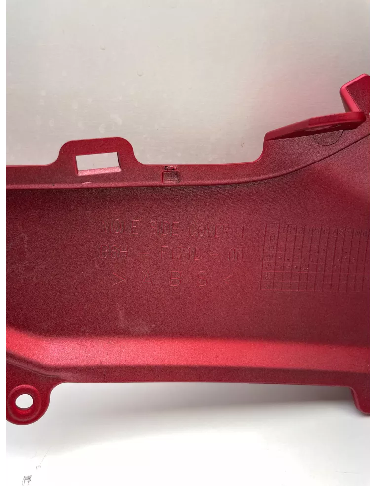 Carénage inférieur gauche rouge origine YAMAHA NMAX 125 2020 - 2024 - occasion (photo 6)
