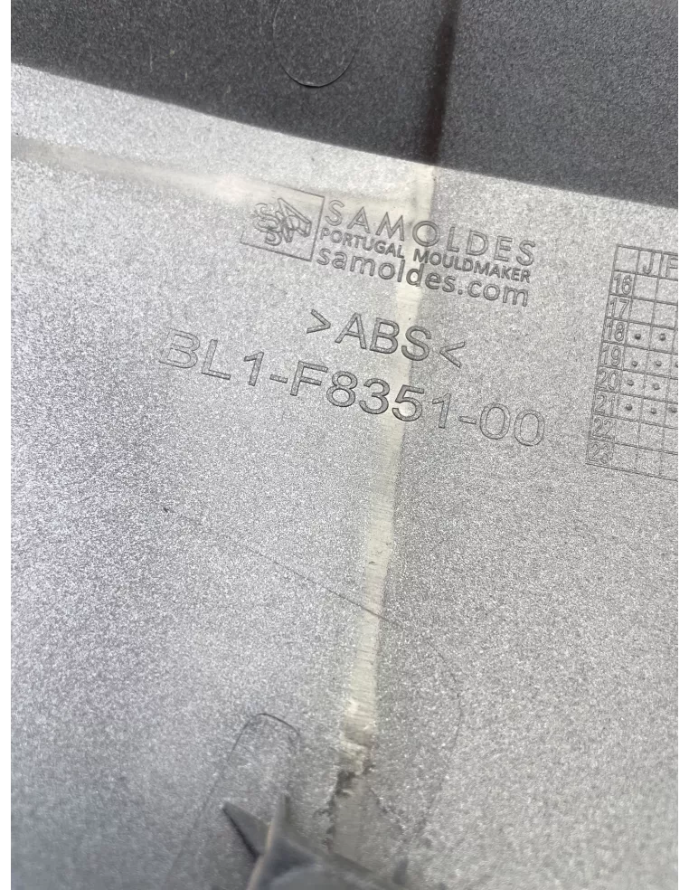 Carénage avant gauche origine YAMAHA XMAX 125 2018 - 2022 – BL1-F8351-00