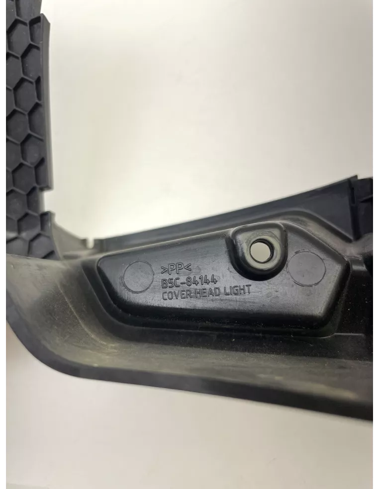 Entourage de phare inférieur origine YAMAHA TRACER 900 / TRACER 900 GT 2018 - 2020 – B5C-84144-00