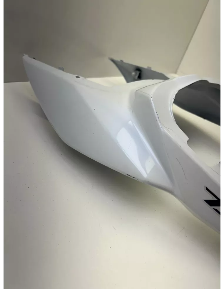 Coque arrière blanche origine SUZUKI GSR 750 2011 - 2014 – 47311-08J