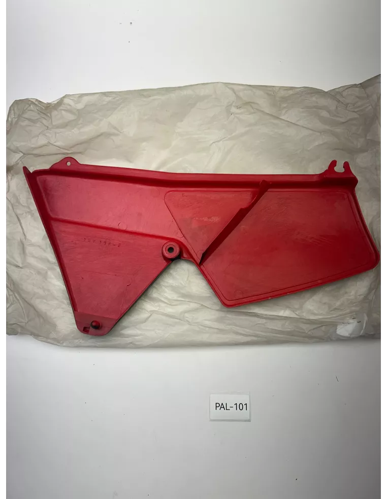 Carénage latéral arrière droit origine rouge YAMAHA DT 125 LC 1982 - 1984 – 10V-21721-60-98