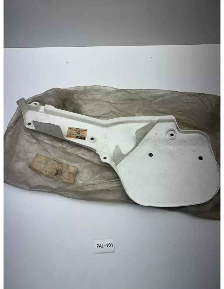 Cache latéral droit origine YAMAHA YZ 125 1983 - 1983 – 24X-21721-10-98