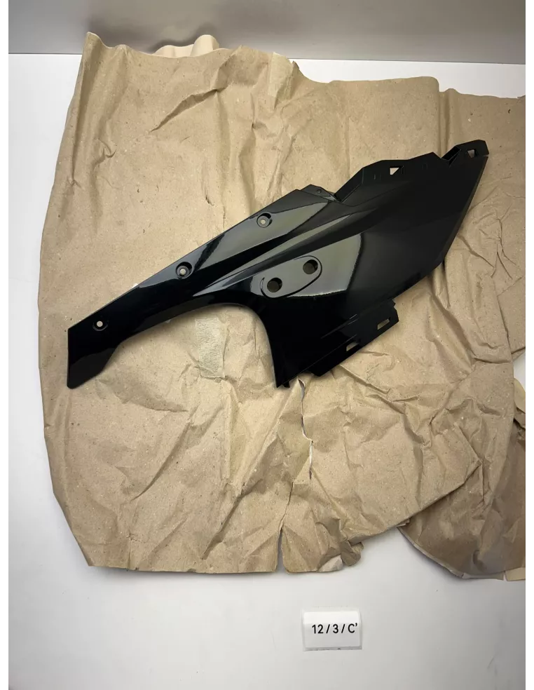 Carénage supérieur avant droit noir HONDA CBR 500 R 2016 - 2018 – 64151-MJW-J000