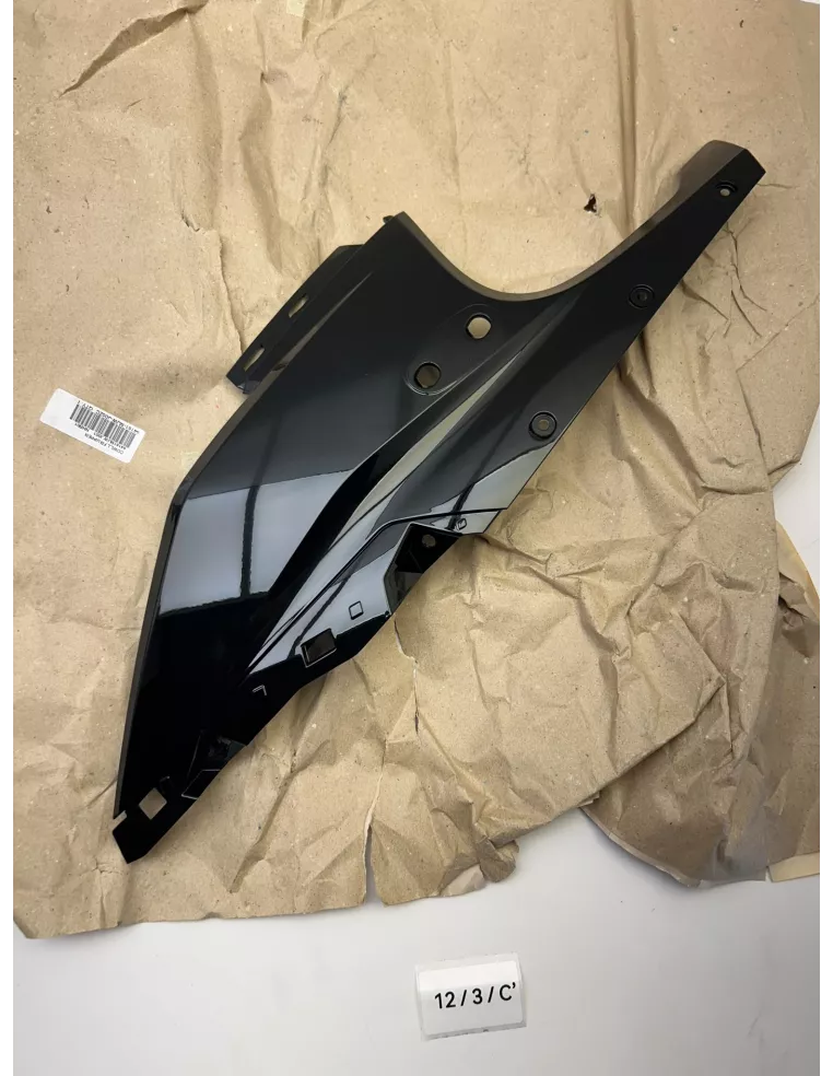 Carénage supérieur avant droit noir HONDA CBR 500 R 2016 - 2018 – 64151-MJW-J000