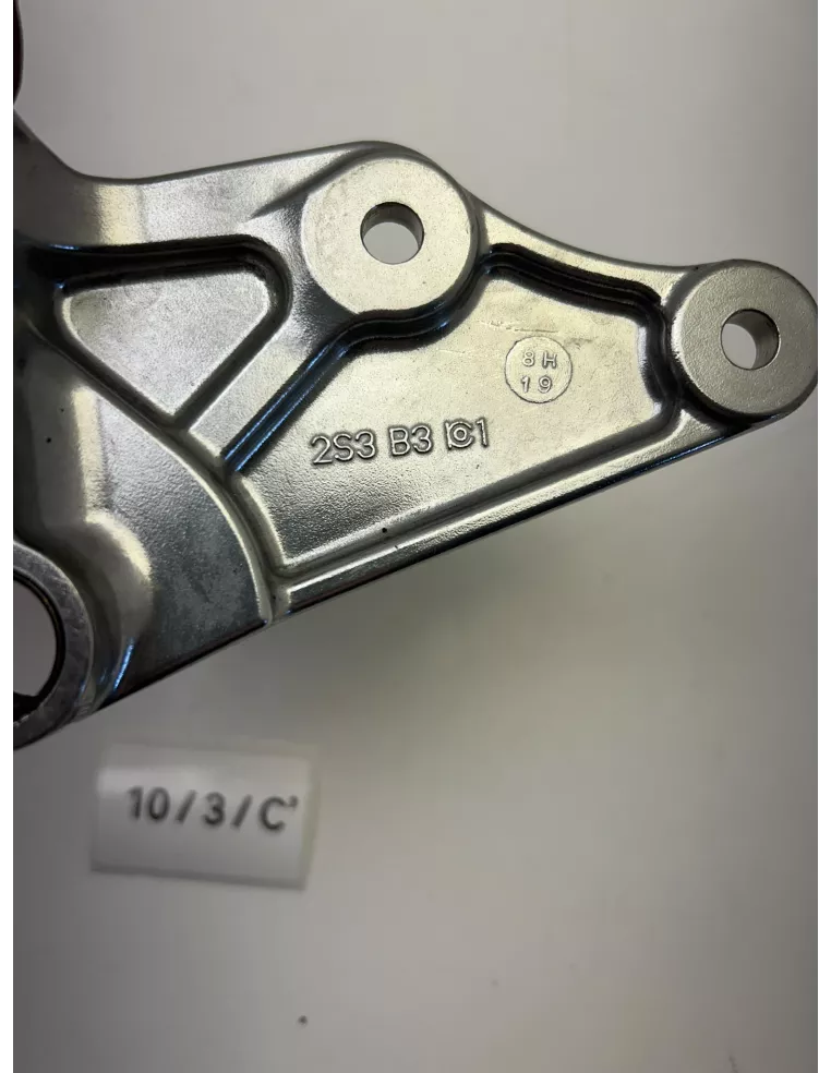 Platine de repose pieds avant droite origine YAMAHA VMAX 1700 2009 - 2016 – 2S3-27443-00