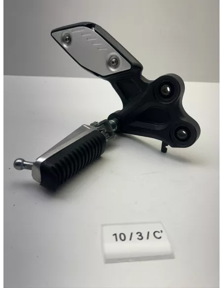 Platine de repose pieds avant droite origine YAMAHA FZ8  2011 - 2015 – 39P2744300