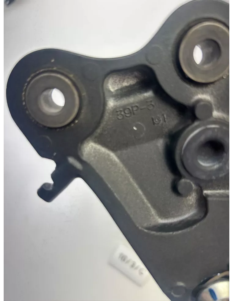 Platine de repose pieds avant droite origine YAMAHA FZ8  2011 - 2015 – 39P2744300