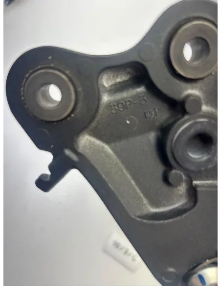 Platine de repose pieds avant droite origine YAMAHA FZ8  2011 - 2015 – 39P2744300
