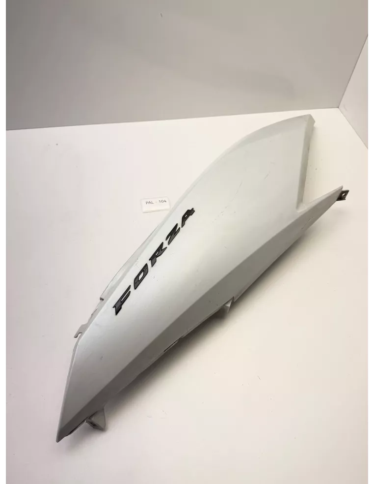 Flanc de selle droit origine blanc HONDA FORZA 125 2015 - 2018 – 83500-K40-F000