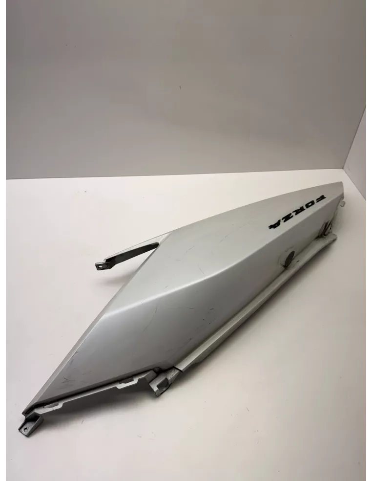 Flanc de selle droit origine blanc HONDA FORZA 125 2015 - 2018 – 83500-K40-F000