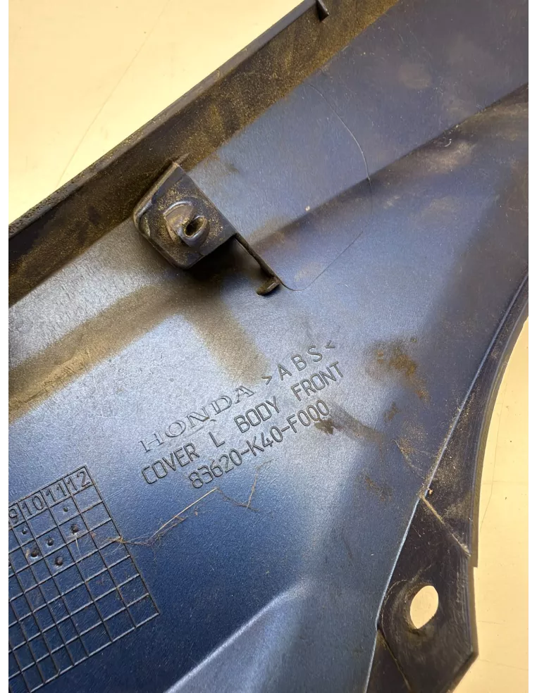 Cache latéral arrière gauche origine bleu HONDA FORZA 125 2015 - 2018 – 83620-K40-F000