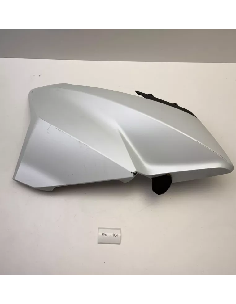 Flanc de carénage avant gauche origine blanc HONDA FORZA 125 2015 - 2018 – 64502-K40-F000