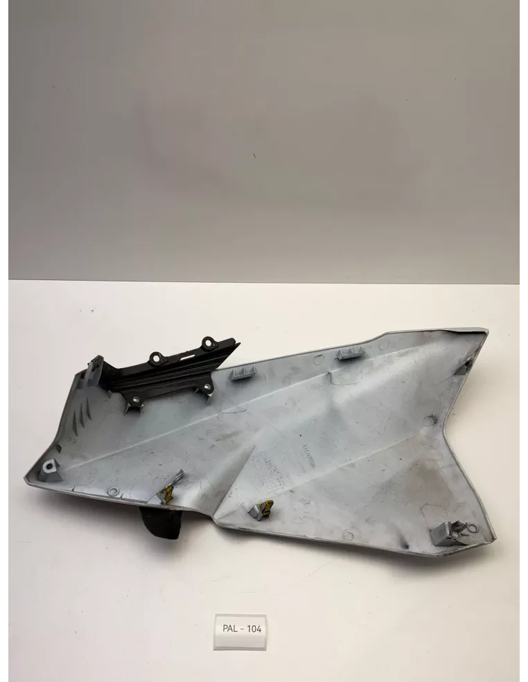 Flanc de carénage avant gauche origine blanc HONDA FORZA 125 2015 - 2018 – 64502-K40-F000