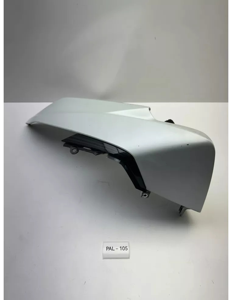 Flanc de carénage avant droite origine blanc HONDA FORZA 125 2015 - 2018 – 64501-K40-F000