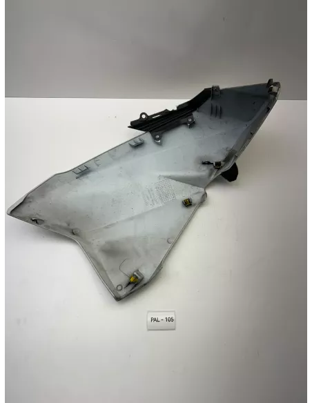 Flanc de carénage avant droite origine blanc HONDA FORZA 125 2015 - 2018 – 64501-K40-F000