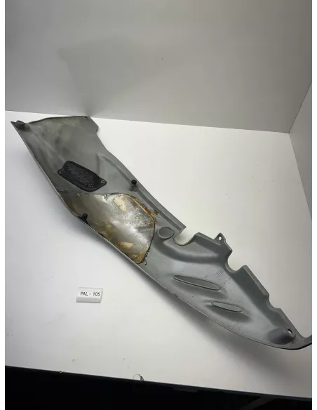 Flanc de selle droit origine gris APRILIA PEGASO 650 1997 - 2004 – AP8138952