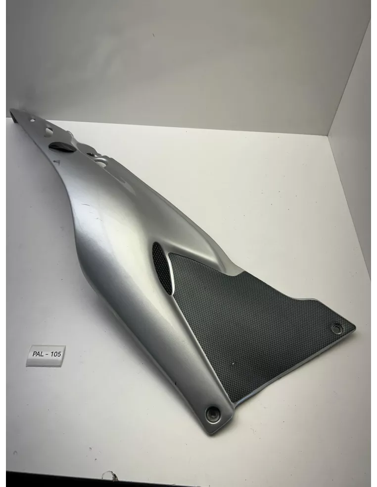 Flanc de selle droit origine gris APRILIA PEGASO 650 1997 - 2004 – AP8138952