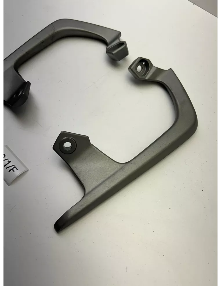 Poignée passager droite et gauche origine YAMAHA TRACER 900 2018 - 2020 – B5C-2474A-00 /  B5C-2474W-00