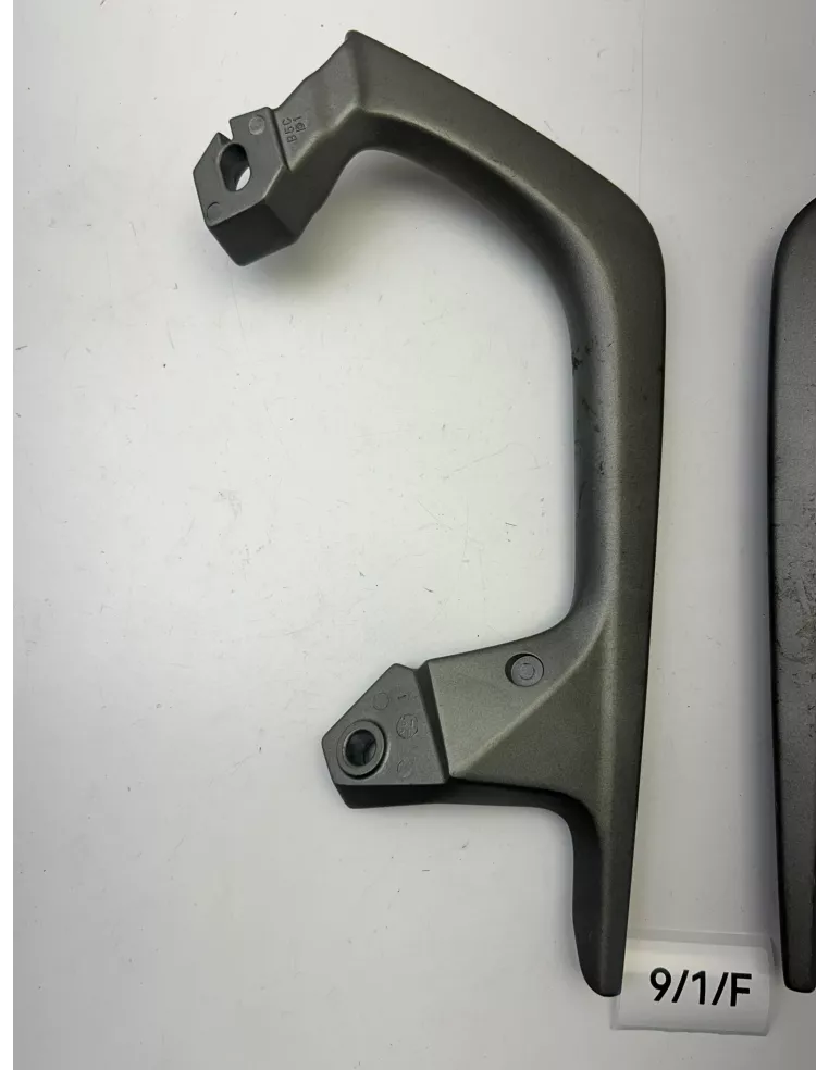 Poignée passager droite et gauche origine YAMAHA TRACER 900 2018 - 2020 – B5C-2474A-00 /  B5C-2474W-00