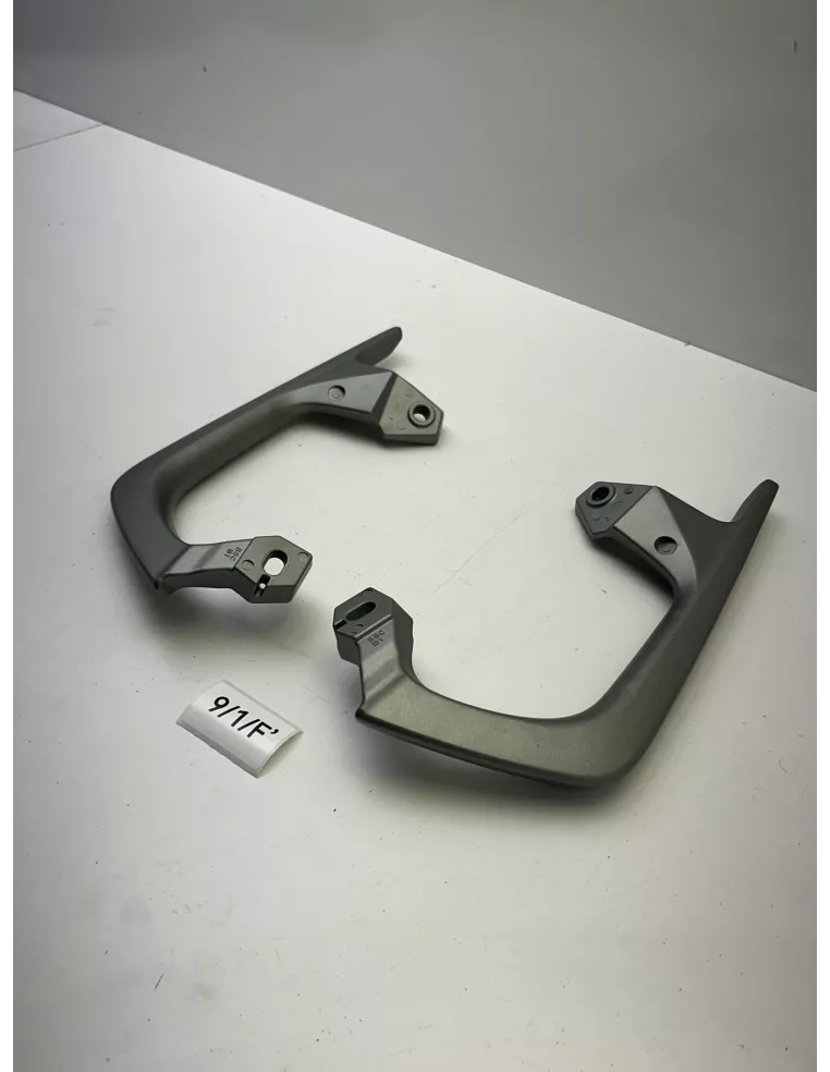 Poignée passager droite et gauche origine YAMAHA TRACER 900 2018 - 2020 – B5C-2474A-00 /  B5C-2474W-00