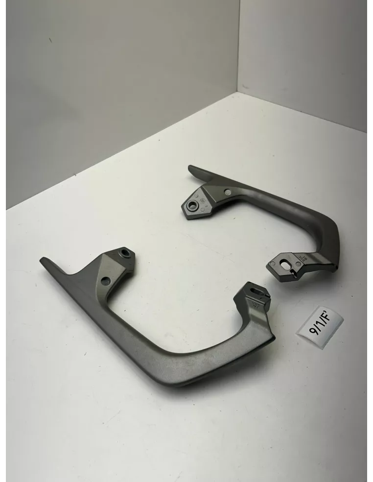 Poignée passager droite et gauche origine YAMAHA TRACER 900 2018 - 2020 – B5C-2474A-00 /  B5C-2474W-00