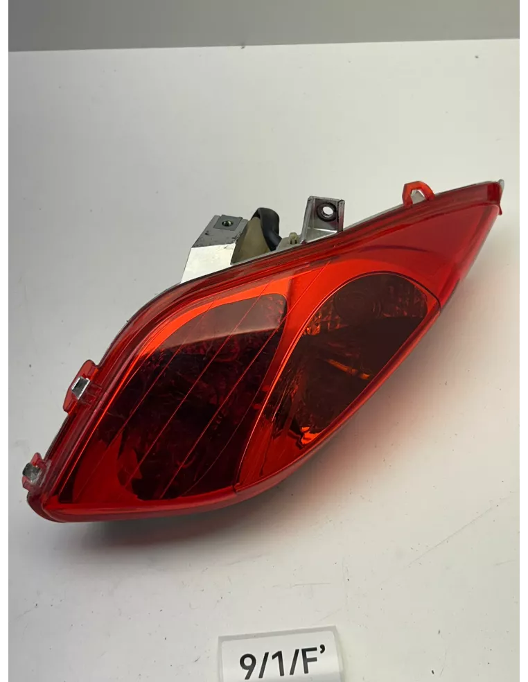 Bloc feu arrière et clignotant arrière droit origine YAMAHA XMAX 125 2010 - 2013 – 37P-H4730-01