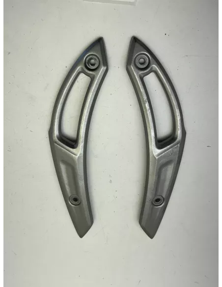 Paire de supports de garde boue arrière origine YAMAHA VMAX 1700 2009 - 2020 – 2S3-21643-00-00 / 2S3-21644-00-00