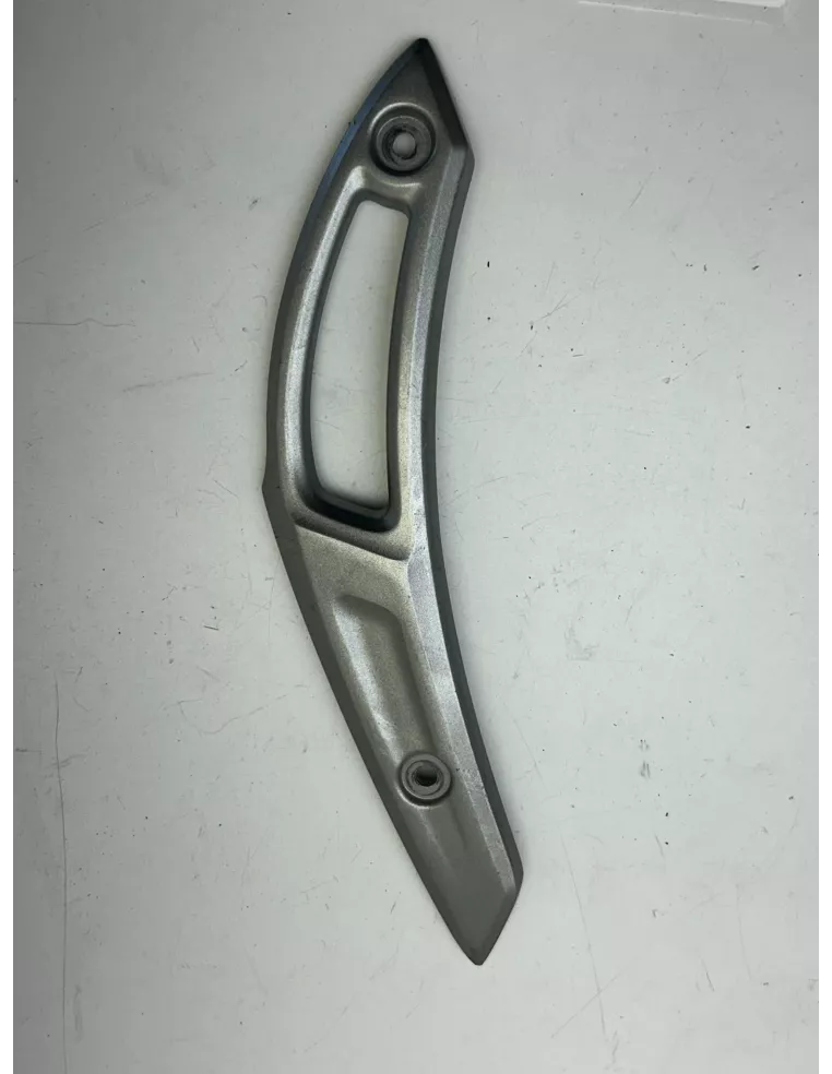 Paire de supports de garde boue arrière origine YAMAHA VMAX 1700 2009 - 2020 – 2S3-21643-00-00 / 2S3-21644-00-00