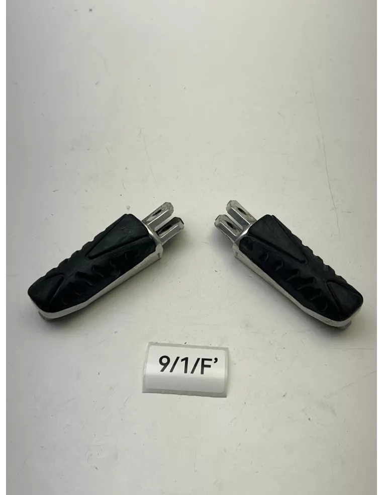 Paire de repose pieds pilote origine YAMAHA VMAX 1700 2009 - 2020 – 2S3-27411-00 / 2S3-27421-00